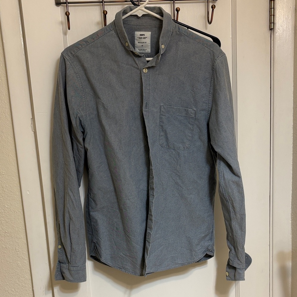 Men's Gray Button-Down Shirt